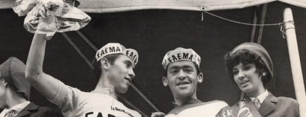 1968 – Vittorio Veneto – Lino Farisato sul podio con Eddy Merckx