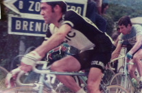 Passaggio sui Colli Berici (Giro del Veneto) Lino Farisato con Gimondi a ruota